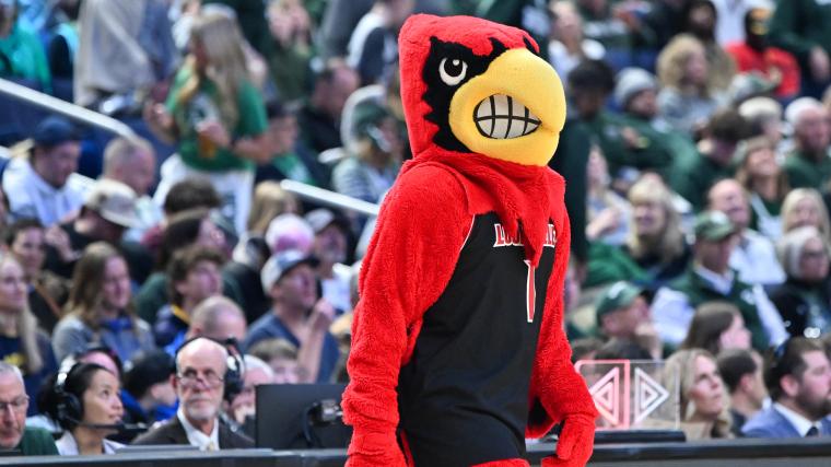 Obinna Ekezie Jr. commits to Louisville: No. 1 college basketball center to join Pat Kelsey and Cardinals Obinna Ekezie Jr. commits to Louisville: No. 1 college basketball center to join Pat Kelsey and Cardinals