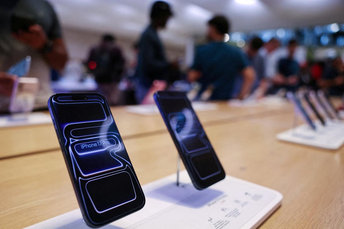 Apple is closing three US shops, together with the primary to unionize Apple is closing three US shops, together with the primary to unionize
