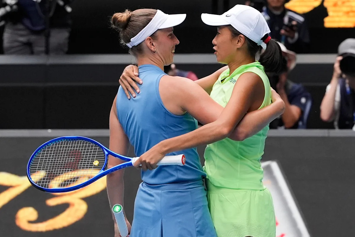 Elise Mertens and Zhang Shuai win the Australian Open girls’s doubles title Elise Mertens and Zhang Shuai win the Australian Open girls’s doubles title