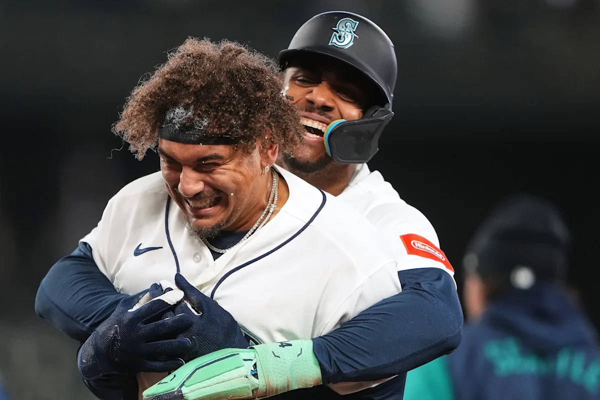 Josh Naylor hits walk-off single and Cal Raleigh homers as Mariners beat A’s 5-4 to keep away from sweep Josh Naylor hits walk-off single and Cal Raleigh homers as Mariners beat A’s 5-4 to keep away from sweep