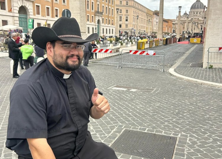 Dying of immigrant rights chief Father Guillermo Treviño, 39, mourned in Iowa and past Dying of immigrant rights chief Father Guillermo Treviño, 39, mourned in Iowa and past