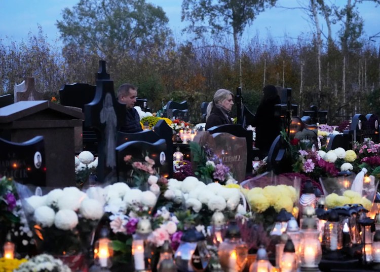Catholics honor All Saints’ Day with household gatherings and cemetery visits throughout Poland Catholics honor All Saints’ Day with household gatherings and cemetery visits throughout Poland