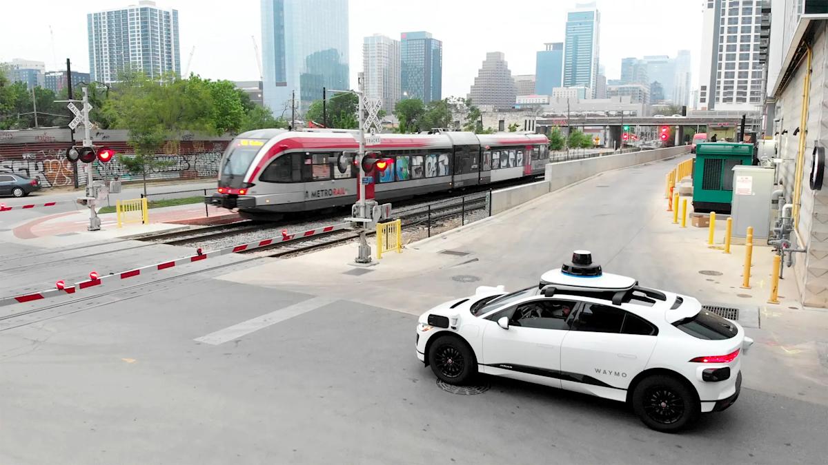 NTSB will examine why Waymo’s robotaxis are illegally passing faculty buses NTSB will examine why Waymo’s robotaxis are illegally passing faculty buses