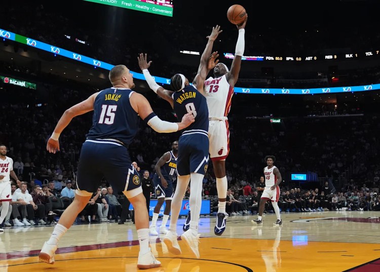 Nuggets star Nikola Jokic hurts left knee, limps off courtroom at halftime in Miami Nuggets star Nikola Jokic hurts left knee, limps off courtroom at halftime in Miami