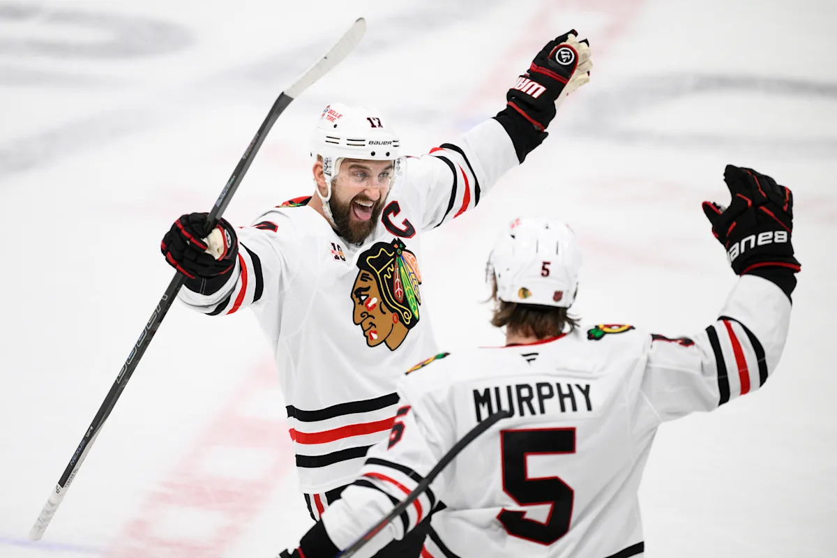Moore and Murphy assist the Blackhawks beat the Blues 7-3 for his or her 4th straight win Moore and Murphy assist the Blackhawks beat the Blues 7-3 for his or her 4th straight win