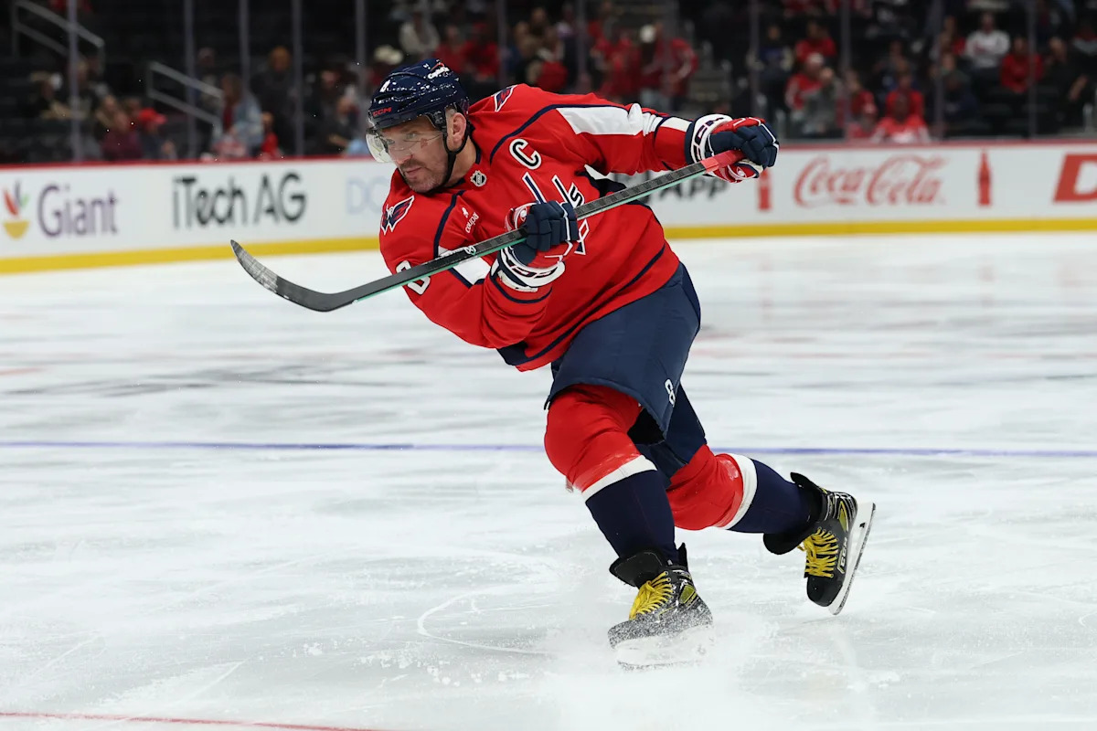 Capitals’ Alex Ovechkin turns into first NHL participant to attain 900 profession objectives Capitals’ Alex Ovechkin turns into first NHL participant to attain 900 profession objectives