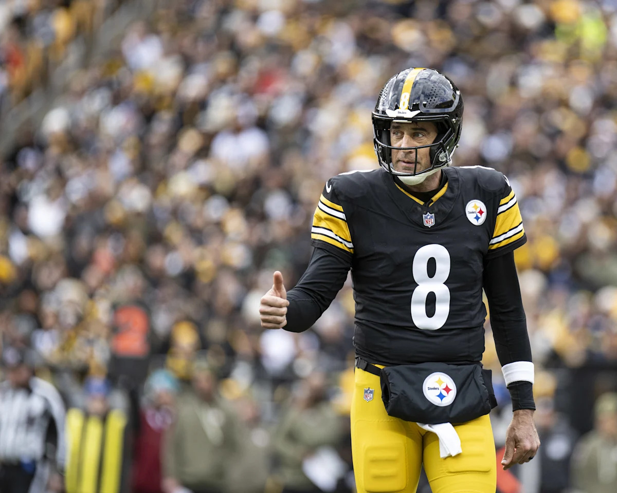 Schefter: Aaron Rodgers believed to have ‘slight break’ in wrist Schefter: Aaron Rodgers believed to have ‘slight break’ in wrist