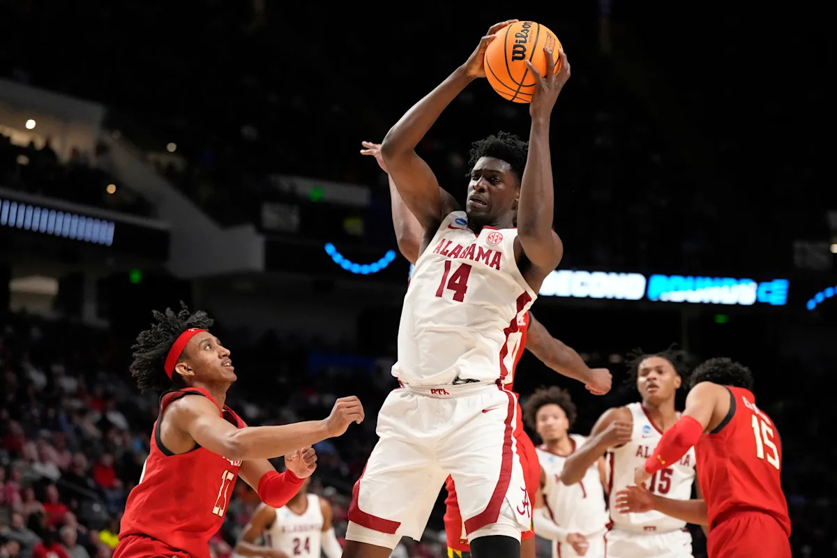 No. 17 Alabama plans to play 7-footer Charles Bediako, who turned professional in 2023, towards Tennessee No. 17 Alabama plans to play 7-footer Charles Bediako, who turned professional in 2023, towards Tennessee