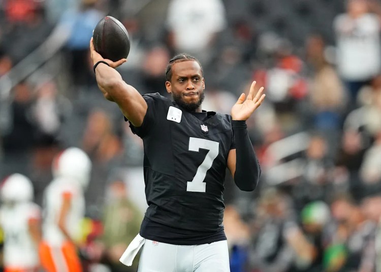 Raiders QB Geno Smith apologizes for flipping off followers: ‘I made a poor judgment out of frustration’ Raiders QB Geno Smith apologizes for flipping off followers: ‘I made a poor judgment out of frustration’