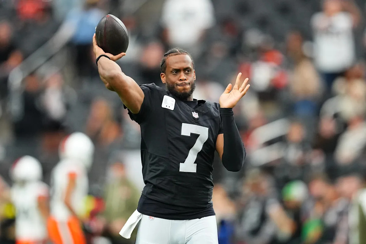 Raiders QB Geno Smith apologizes for flipping off followers: ‘I made a poor judgment out of frustration’ Raiders QB Geno Smith apologizes for flipping off followers: ‘I made a poor judgment out of frustration’