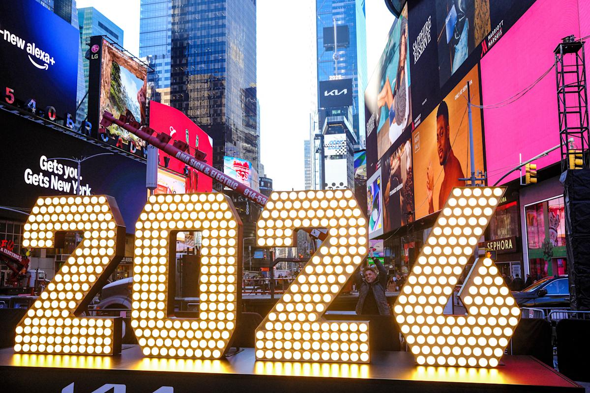 From ‘Dick Clark’s New Yr’s Rockin’ Eve’ to ‘Nashville’s Huge Bash,’ this is the way to watch this 12 months’s greatest New Yr’s Eve TV specials From ‘Dick Clark’s New Yr’s Rockin’ Eve’ to ‘Nashville’s Huge Bash,’ this is the way to watch this 12 months’s greatest New Yr’s Eve TV specials