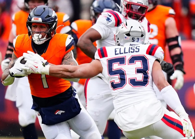Christian Elliss comforted brother Jonah Elliss after Patriots-Broncos Christian Elliss comforted brother Jonah Elliss after Patriots-Broncos
