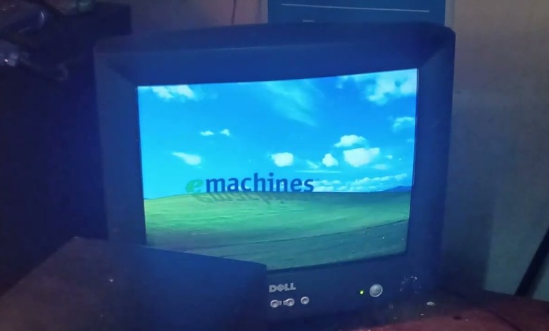 eMachines T3508 unboxing and testing eMachines T3508 unboxing and testing