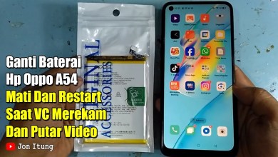Replace the dead Oppo A54 cellphone battery and restart it Replace the dead Oppo A54 cellphone battery and restart it
