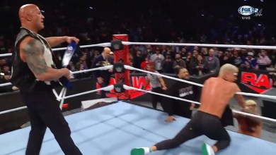 The Rock y Roman Reigns destruyen a Cody Rhodes – WWE The Rock y Roman Reigns destruyen a Cody Rhodes – WWE