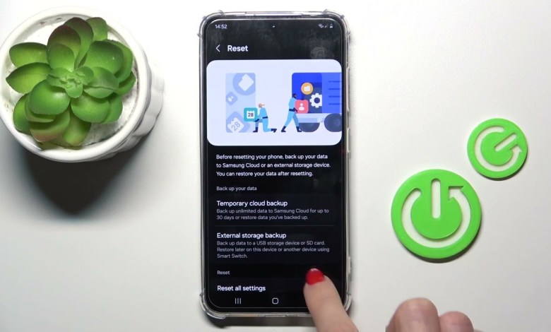 How to Reset Mobile Network Settings on Your Samsung How to Reset Mobile Network Settings on Your Samsung
