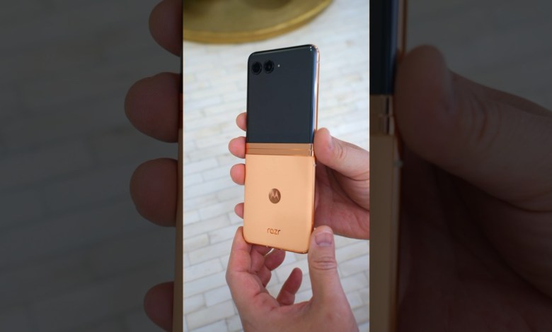 Motorola RAZR+ Pantone 2024 Edition Unboxing (Peach Motorola RAZR+ Pantone 2024 Edition Unboxing (Peach