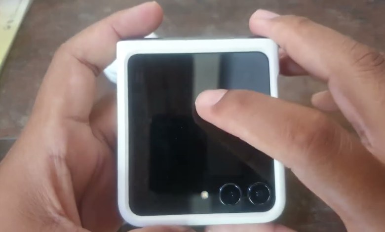 SAMSUNG Galaxy Z Flip 5: How to turn on or off SAMSUNG Galaxy Z Flip 5: How to turn on or off