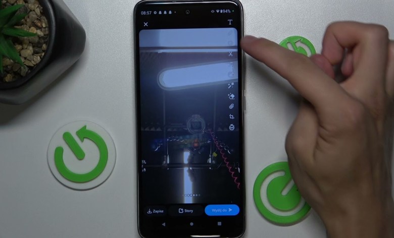 How to remove a cropped sticker on Snapchat How to remove a cropped sticker on Snapchat