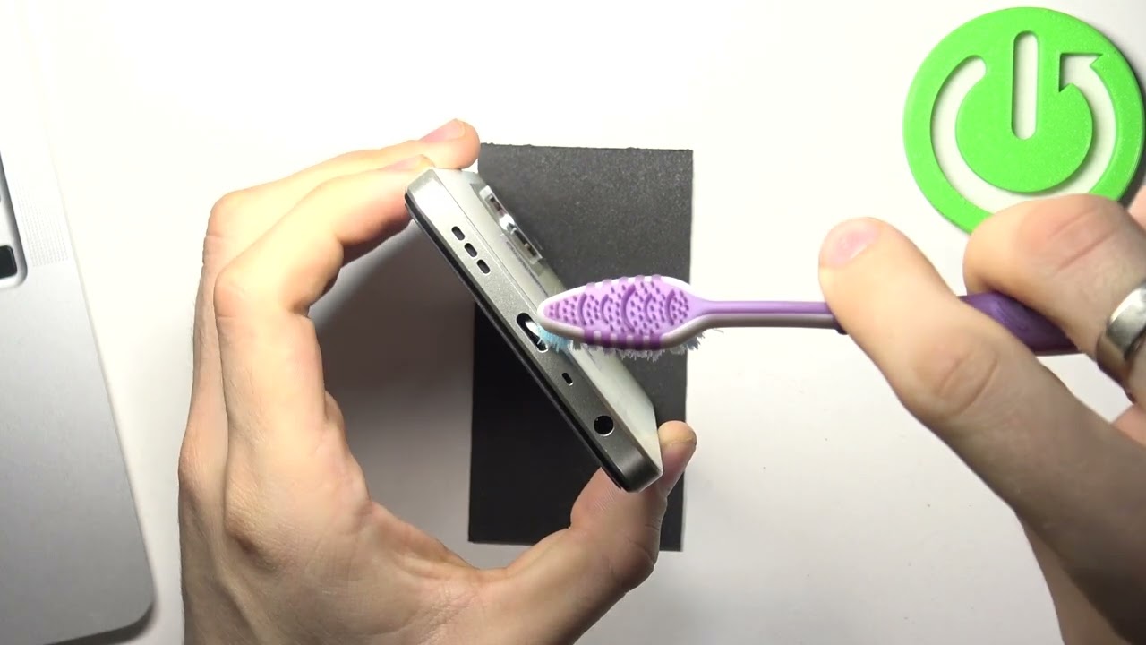 Efficient Cleaning of OPPO 8A2X USB Charging Port – Efficient Cleaning of OPPO 8A2X USB Charging Port –