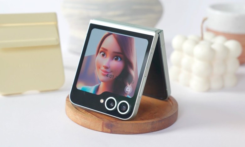 Trendy and Fun AI Flip Phone | Hands-on Trendy and Fun AI Flip Phone | Hands-on