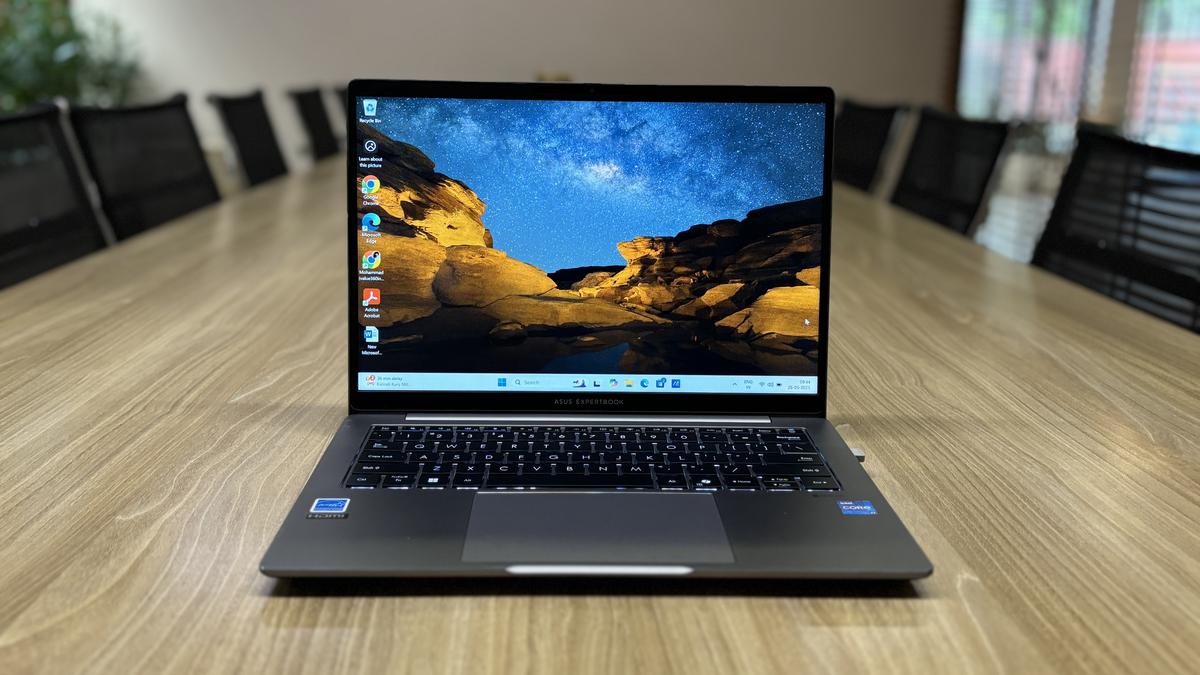 ASUS నిపుణుల పుస్తకం P3 సమీక్ష: స్మార్ట్, మన్నికైన, సిద్ధంగా ఉన్న ప్రధాన శక్తి ASUS నిపుణుల పుస్తకం P3 సమీక్ష: స్మార్ట్, మన్నికైన, సిద్ధంగా ఉన్న ప్రధాన శక్తి