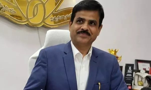 ట్రస్ట్ చేయడానికి OU క్వార్టర్ లీజు ఫ్యూరీని పెంచుతుంది ట్రస్ట్ చేయడానికి OU క్వార్టర్ లీజు ఫ్యూరీని పెంచుతుంది
