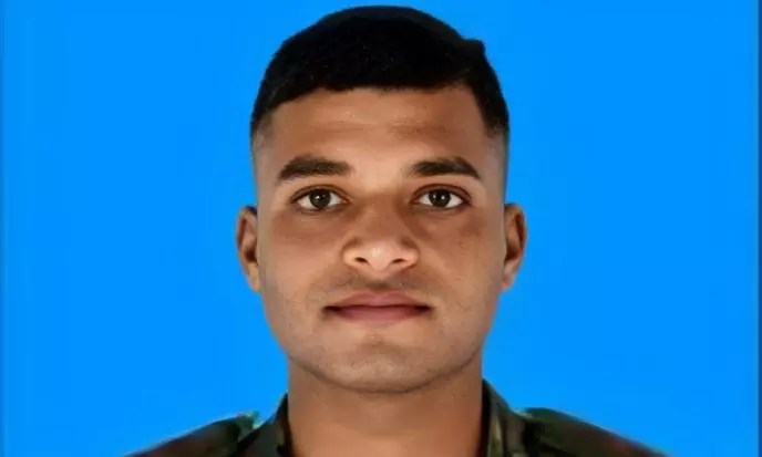 సిక్కిం లో జవాన్ తన మరణం నుండి కాపాడిన తరువాత ఆర్మీ ఆఫీసర్ మరణిస్తాడు సిక్కిం లో జవాన్ తన మరణం నుండి కాపాడిన తరువాత ఆర్మీ ఆఫీసర్ మరణిస్తాడు