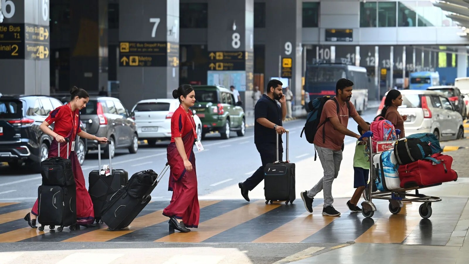 డబ్బు, బొమ్మలు మరియు గాడ్జెట్లు అక్రమ రవాణా కస్టమ్స్ సంస్కరణ కోసం పుష్ని ప్రోత్సహిస్తాయి డబ్బు, బొమ్మలు మరియు గాడ్జెట్లు అక్రమ రవాణా కస్టమ్స్ సంస్కరణ కోసం పుష్ని ప్రోత్సహిస్తాయి