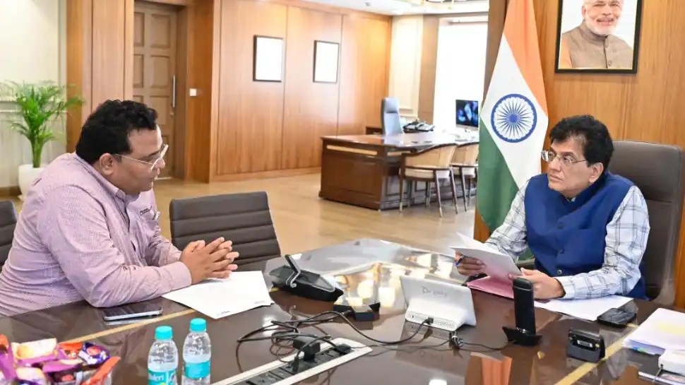 భారతదేశం యొక్క డిజిటల్ చెల్లింపుల పవర్హౌస్ను సృష్టించడం గురించి చర్చించడానికి పియూష్ గోయల్ పేట్మ్ వ్యవస్థాపకుడిని కలుస్తాడు భారతదేశం యొక్క డిజిటల్ చెల్లింపుల పవర్హౌస్ను సృష్టించడం గురించి చర్చించడానికి పియూష్ గోయల్ పేట్మ్ వ్యవస్థాపకుడిని కలుస్తాడు