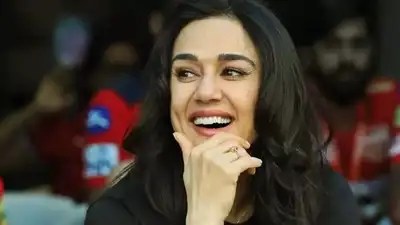 ప్రీతి జింటా ఈ ముఠా మరియు అండర్వరల్డ్ను ఎదుర్కొన్నప్పుడు. అతను గాడ్ ఫ్రీ ఫిలిప్స్ నేషనల్ బ్లిస్ లీ అవార్డును గెలుచుకున్నాడు మరియు 600 రూపాయల సంపదను తిరస్కరించాడు హిందీ మూవీ న్యూస్ – భారతదేశంలో టైమ్స్ ప్రీతి జింటా ఈ ముఠా మరియు అండర్వరల్డ్ను ఎదుర్కొన్నప్పుడు. అతను గాడ్ ఫ్రీ ఫిలిప్స్ నేషనల్ బ్లిస్ లీ అవార్డును గెలుచుకున్నాడు మరియు 600 రూపాయల సంపదను తిరస్కరించాడు హిందీ మూవీ న్యూస్ – భారతదేశంలో టైమ్స్