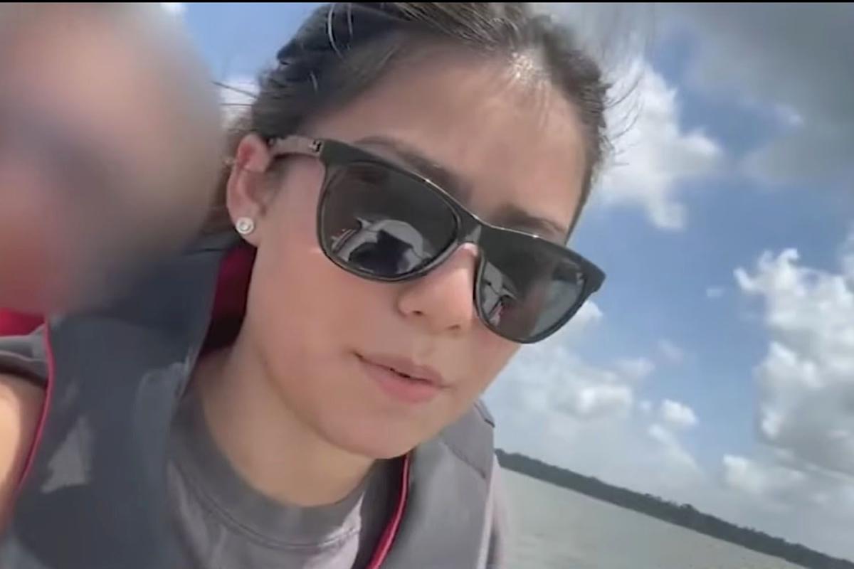El desgarrador video muestra los momentos finales de la mujer de Texas de 20 años poco antes de desaparecer en una moto de agua El desgarrador video muestra los momentos finales de la mujer de Texas de 20 años poco antes de desaparecer en una moto de agua