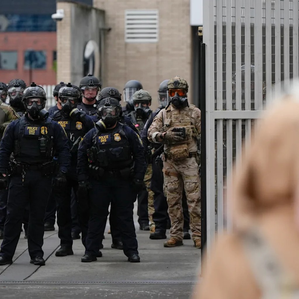 Das US-Berufungsgericht sagt, Trump könne das Kommando über die Truppen in Oregon übernehmen, obwohl der Einsatz vorerst blockiert sei Das US-Berufungsgericht sagt, Trump könne das Kommando über die Truppen in Oregon übernehmen, obwohl der Einsatz vorerst blockiert sei