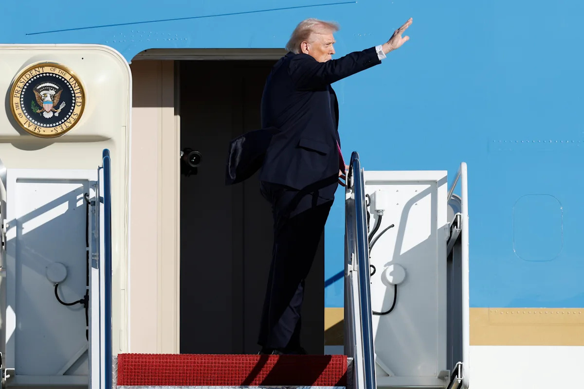 Trump wandelt das Urteil des ehemaligen US-Abgeordneten George Santos im Bundesbetrugsfall um Trump wandelt das Urteil des ehemaligen US-Abgeordneten George Santos im Bundesbetrugsfall um