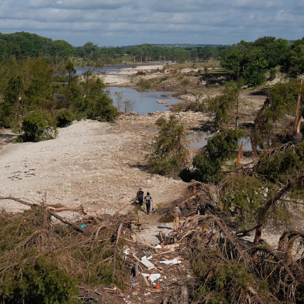 Hunderte wurden nach tödlichen Überschwemmungen in Texas als vermisst gemeldet. Die meisten von ihnen wurden sicher gefunden Hunderte wurden nach tödlichen Überschwemmungen in Texas als vermisst gemeldet. Die meisten von ihnen wurden sicher gefunden