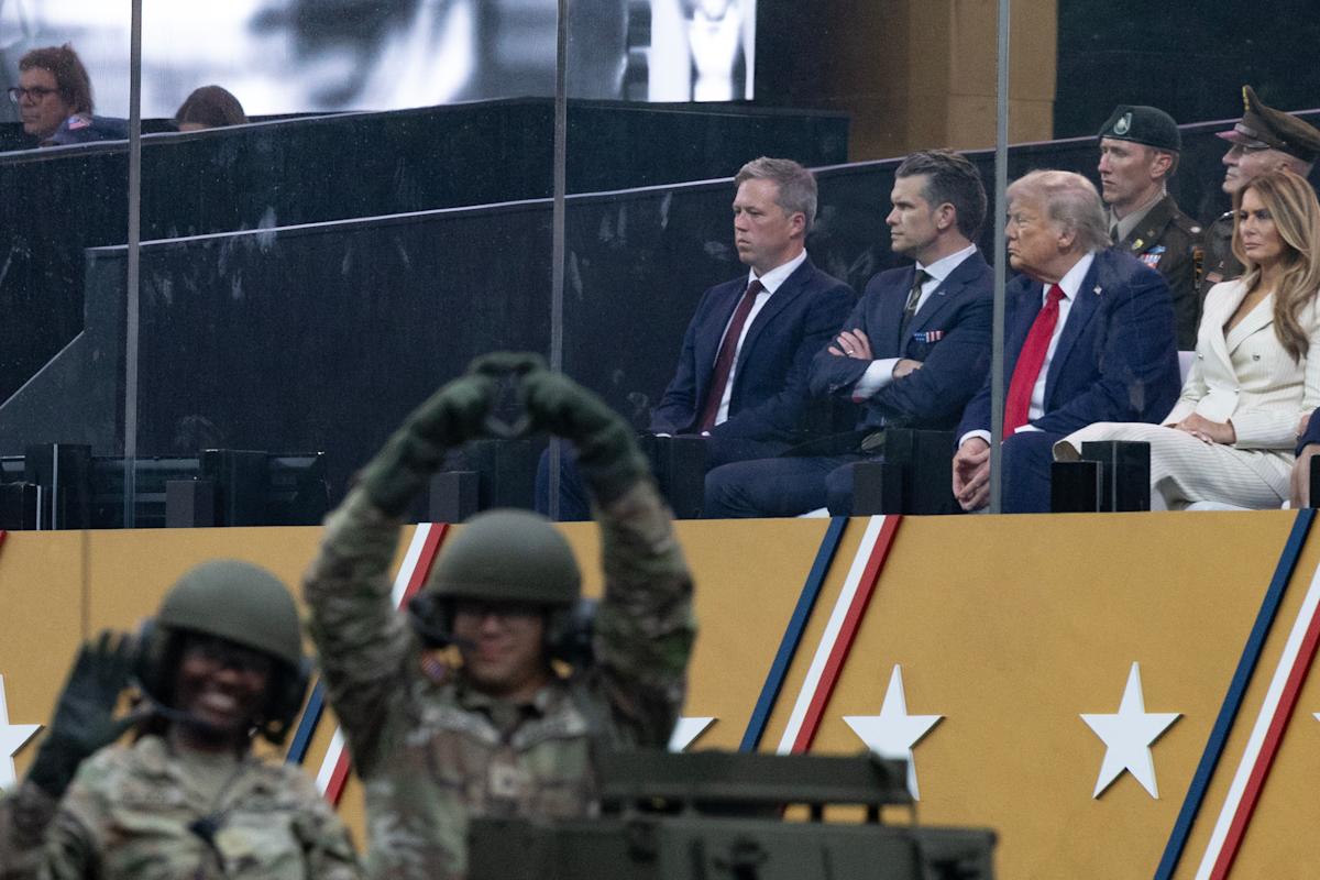Trump quería un espectáculo militar. En cambio, obtuvo una lección de historia. Trump quería un espectáculo militar. En cambio, obtuvo una lección de historia.