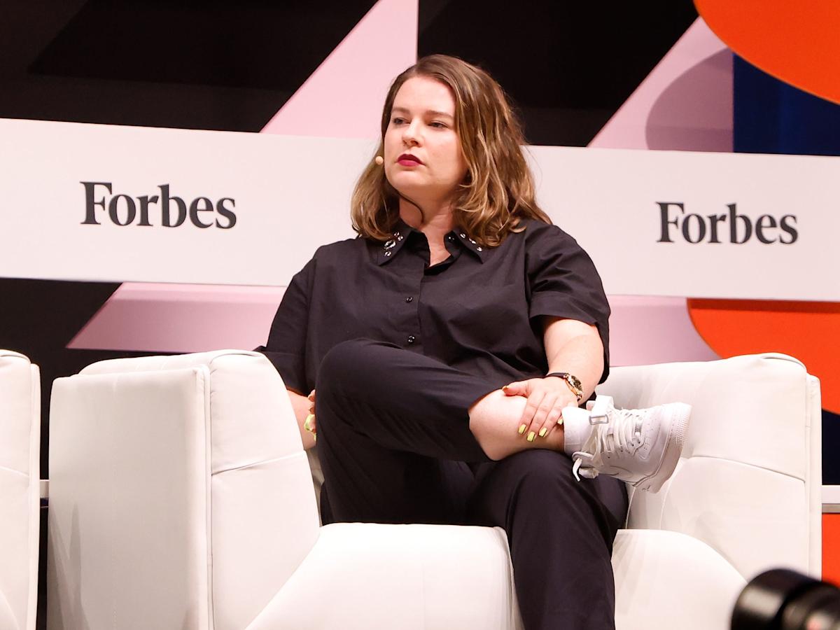 3 Hacks, wie Sie mit Ihrer ersten Kreditkarte Ihre Finanzen verbessern können 3 Hacks, wie Sie mit Ihrer ersten Kreditkarte Ihre Finanzen verbessern können