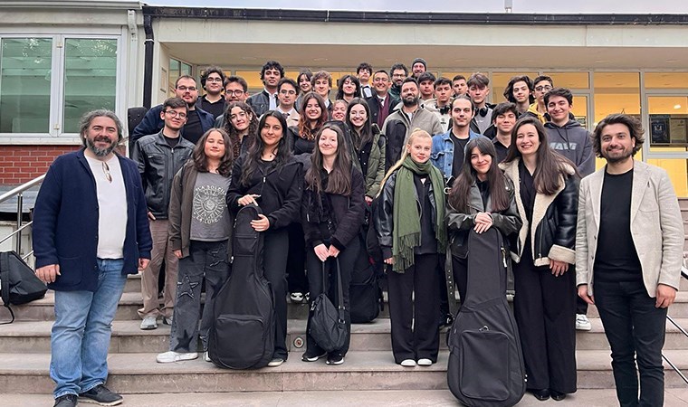 Genç gitaristler buluştu: II. Anadolu Üniversitesi gitar şenliği tamamlandı Genç gitaristler buluştu: II. Anadolu Üniversitesi gitar şenliği tamamlandı
