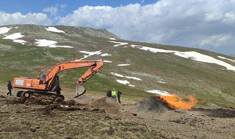 Sivas’ta doğalgaz boru hattında yangın çıktı! Sivas’ta doğalgaz boru hattında yangın çıktı!