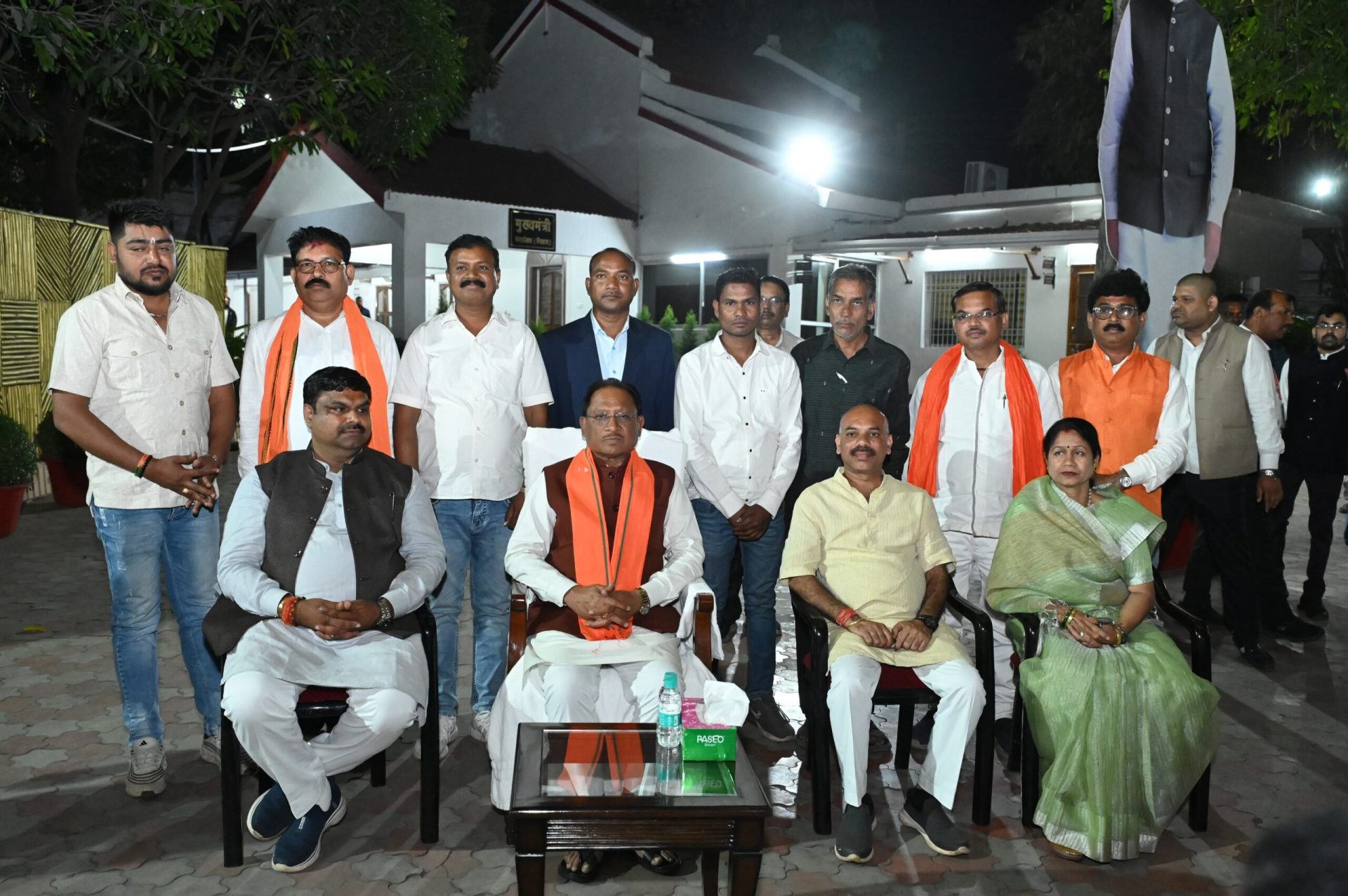 विधायक गजेन्द्र के साथ नवनिर्वाचित महापौर और पार्षदो ने की मुख्यमंत्री से की मुलाकात, सीएम ने दी शुभकामनायें विधायक गजेन्द्र के साथ नवनिर्वाचित महापौर और पार्षदो ने की मुख्यमंत्री से की मुलाकात, सीएम ने दी शुभकामनायें