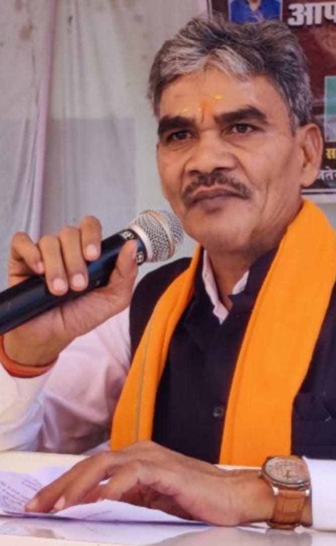 साजा विधायक ईश्वर साहू ने सहपरिवार अपने गृह ग्राम बिरनपुर में किया मतदान, ग्रामवासियों से अधिक स्व अधिक मतदान की अपील साजा विधायक ईश्वर साहू ने सहपरिवार अपने गृह ग्राम बिरनपुर में किया मतदान, ग्रामवासियों से अधिक स्व अधिक मतदान की अपील