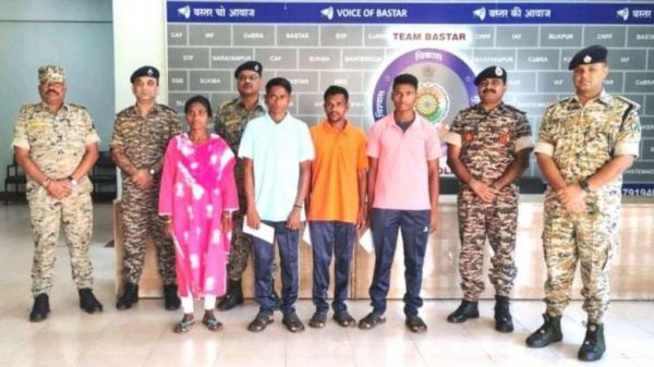 सुरक्षाबल की सक्रियता से दहशत, झीरम घाटी हमले को अंजाम देने वाले दरभा डिवीजन से जुड़े नक्सलियों ने किया आत्मसमर्पण… सुरक्षाबल की सक्रियता से दहशत, झीरम घाटी हमले को अंजाम देने वाले दरभा डिवीजन से जुड़े नक्सलियों ने किया आत्मसमर्पण…