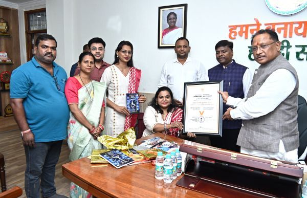 मुख्यमंत्री ने “दिव्यांगता: चुनौतियों से अवसर तक” पुस्तक का किया विमोचन मुख्यमंत्री ने “दिव्यांगता: चुनौतियों से अवसर तक” पुस्तक का किया विमोचन