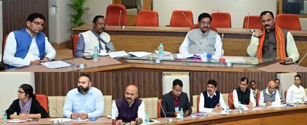 खाद्य मंत्री की अध्यक्षता में मंत्रि-मंडलीय उप समिति की बैठक, धान खरीदी के साथ ही धान के उठाव में तेजी लाने के निर्देश खाद्य मंत्री की अध्यक्षता में मंत्रि-मंडलीय उप समिति की बैठक, धान खरीदी के साथ ही धान के उठाव में तेजी लाने के निर्देश