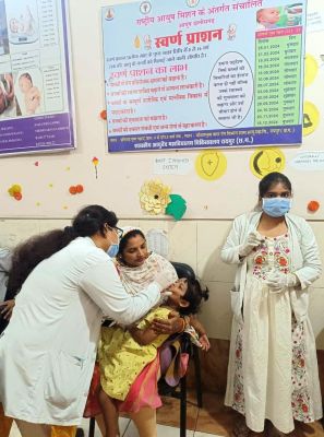 स्वर्णप्राशन एवं बाल रक्षा किट के लिए आयुर्वेद महाविद्यालय चिकित्सालय में उमड़ी भीड़ स्वर्णप्राशन एवं बाल रक्षा किट के लिए आयुर्वेद महाविद्यालय चिकित्सालय में उमड़ी भीड़