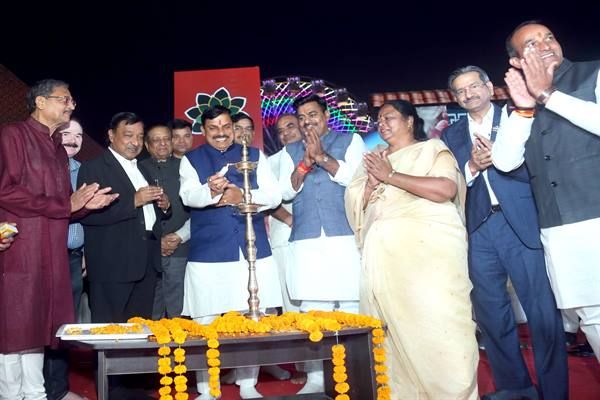 मेलों और उत्सवों को पूरा प्रोत्साहन देगी राज्य सरकार: मुख्यमंत्री डॉ. मोहन यादव मेलों और उत्सवों को पूरा प्रोत्साहन देगी राज्य सरकार: मुख्यमंत्री डॉ. मोहन यादव