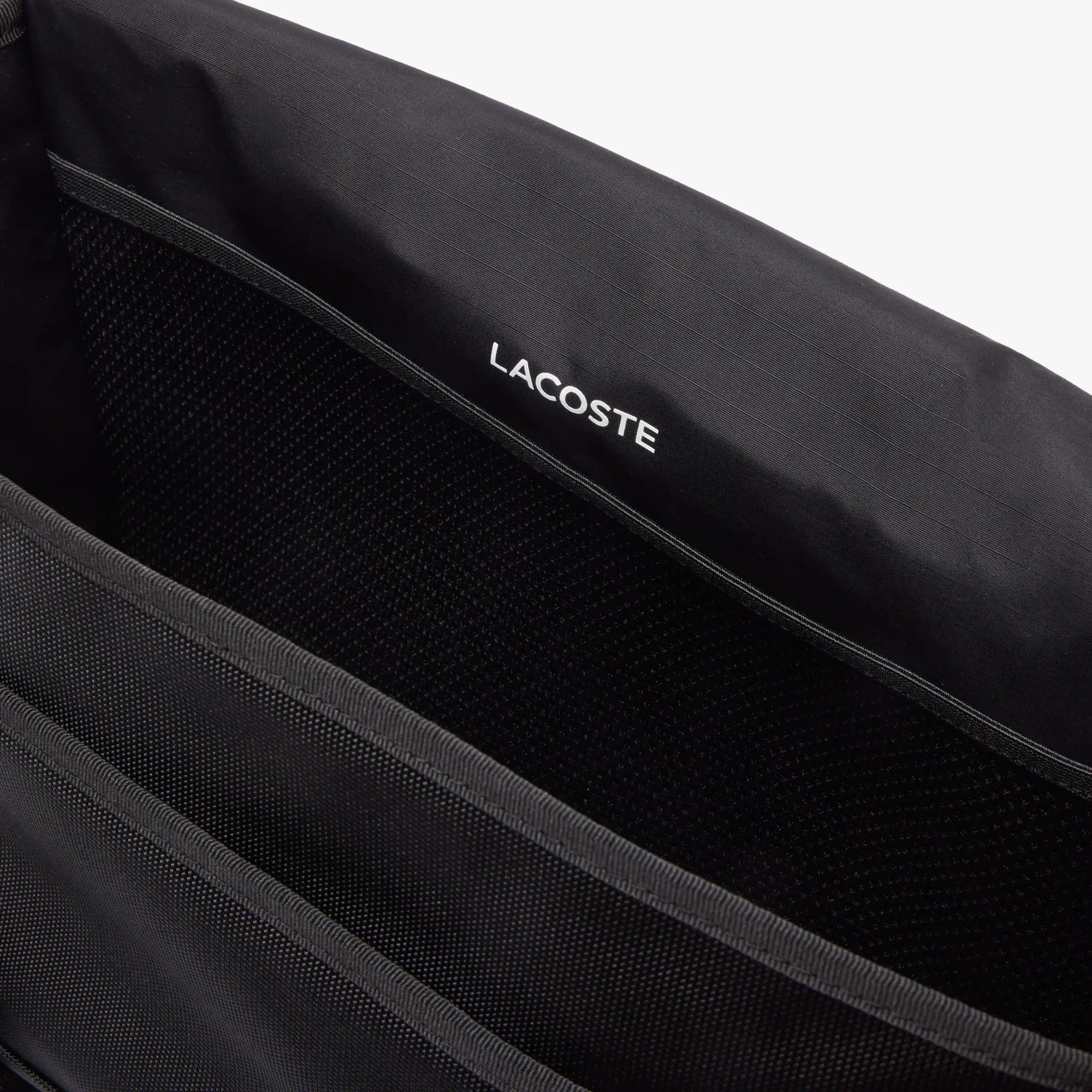 Messenger bag Lacoste de material sintético con broche de cierre para hombre