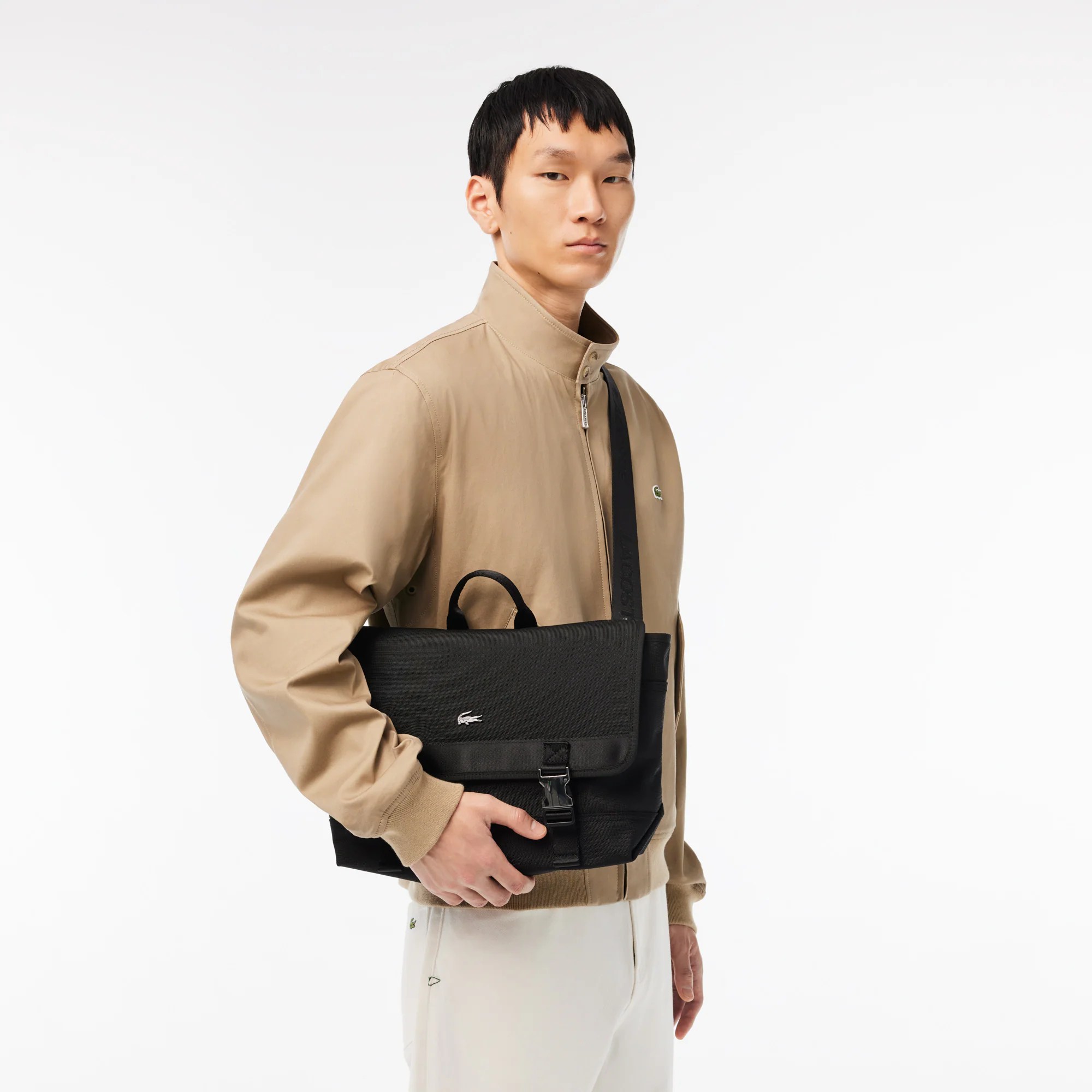 Messenger bag Lacoste de material sintético con broche de cierre para hombre