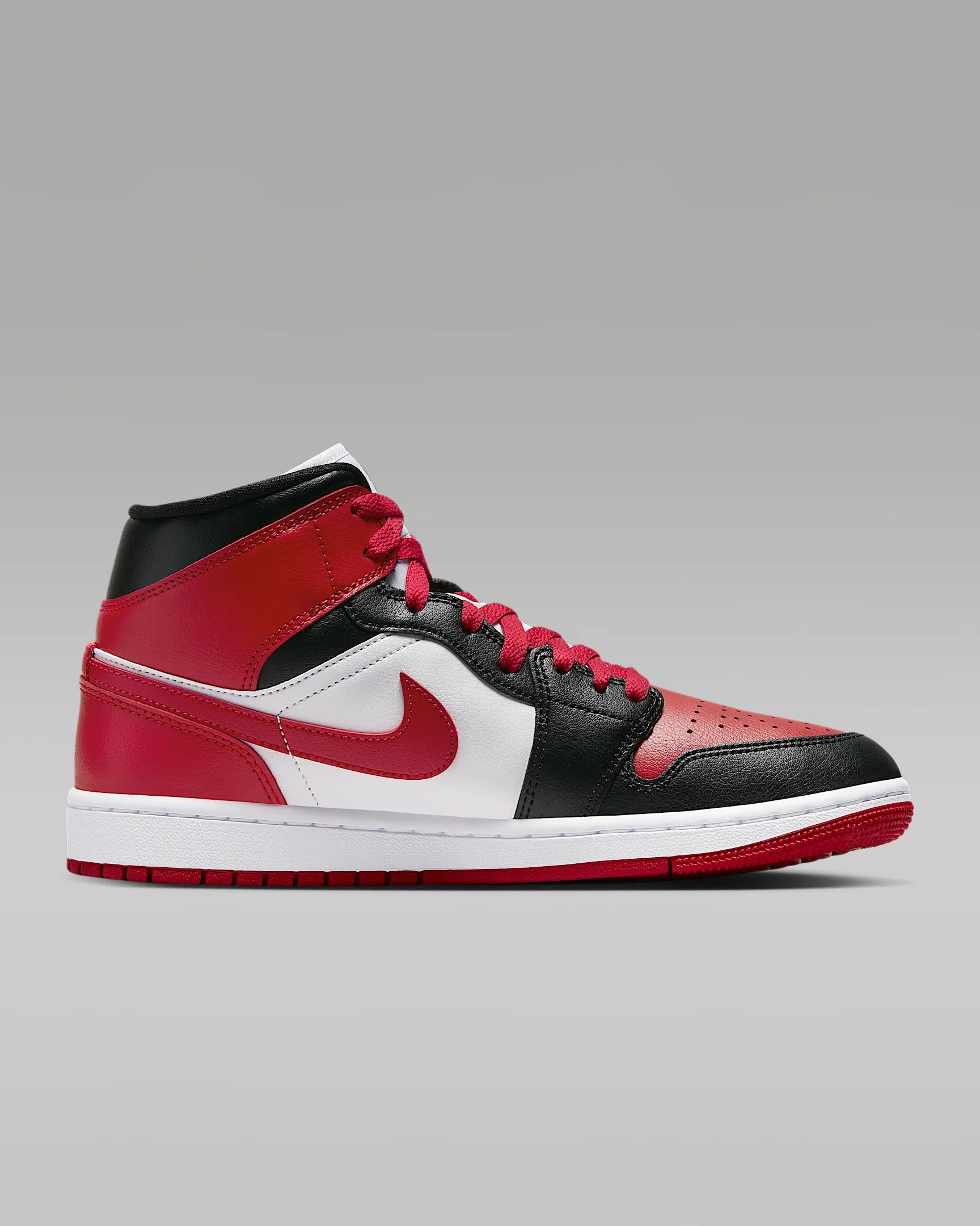 Tenis para mujer Air Jordan 1 Mid – Negro