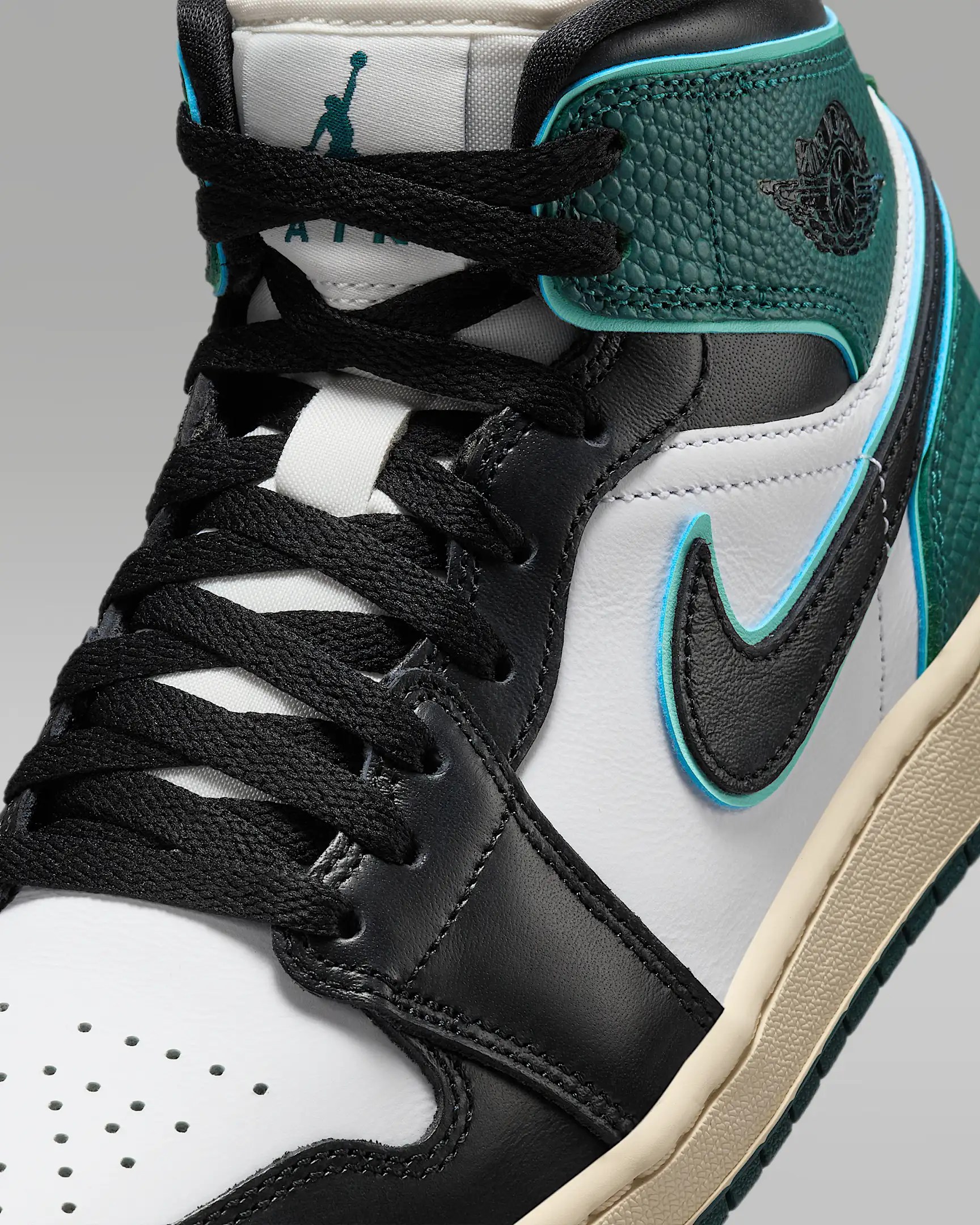 Tenis para mujer Air Jordan 1 Mid SE – Blanco